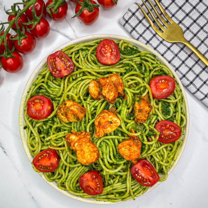 Na obrazku: Zdjęcie przepisu z diety Standard - "Makaron z pesto szpinakowym"